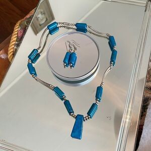 Dark turquoise blue stone & silver tone drop earrings & necklace set